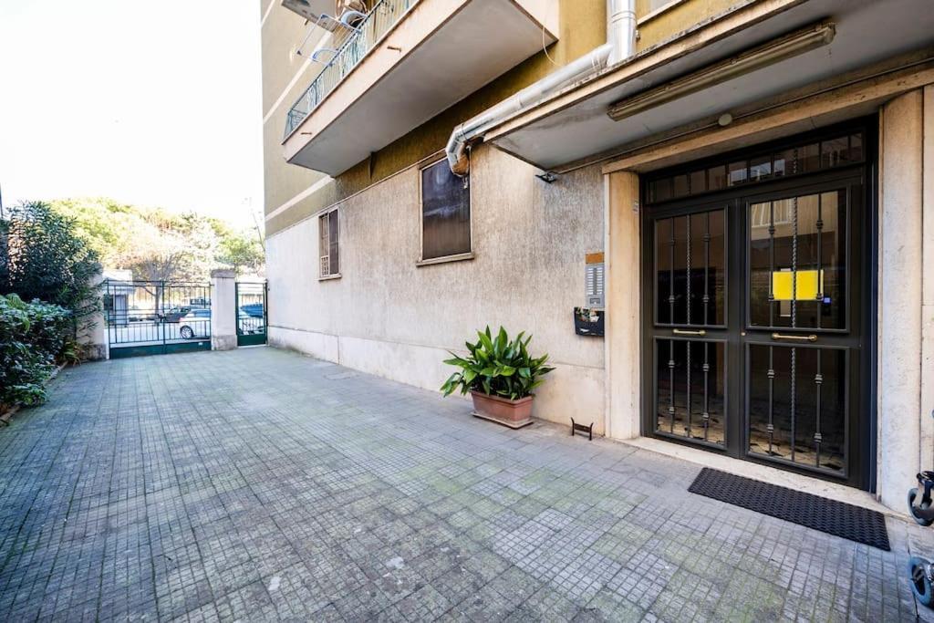 Stylish Apartment Rome Air Conditionig Wifi Tv 50 Metro 4 Minutes Away Exteriér fotografie
