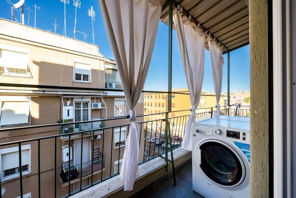 Stylish Apartment Rome Air Conditionig Wifi Tv 50 Metro 4 Minutes Away Exteriér fotografie